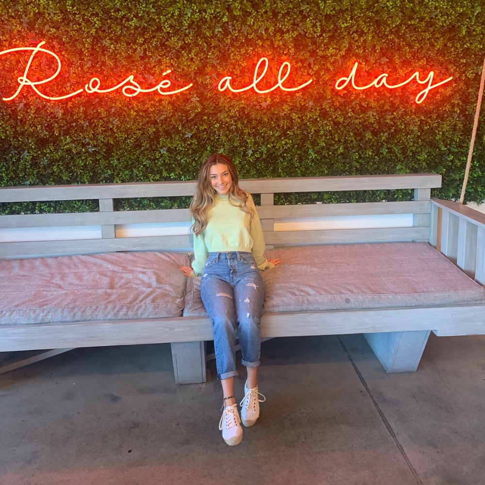 Meet your Posher, Julia